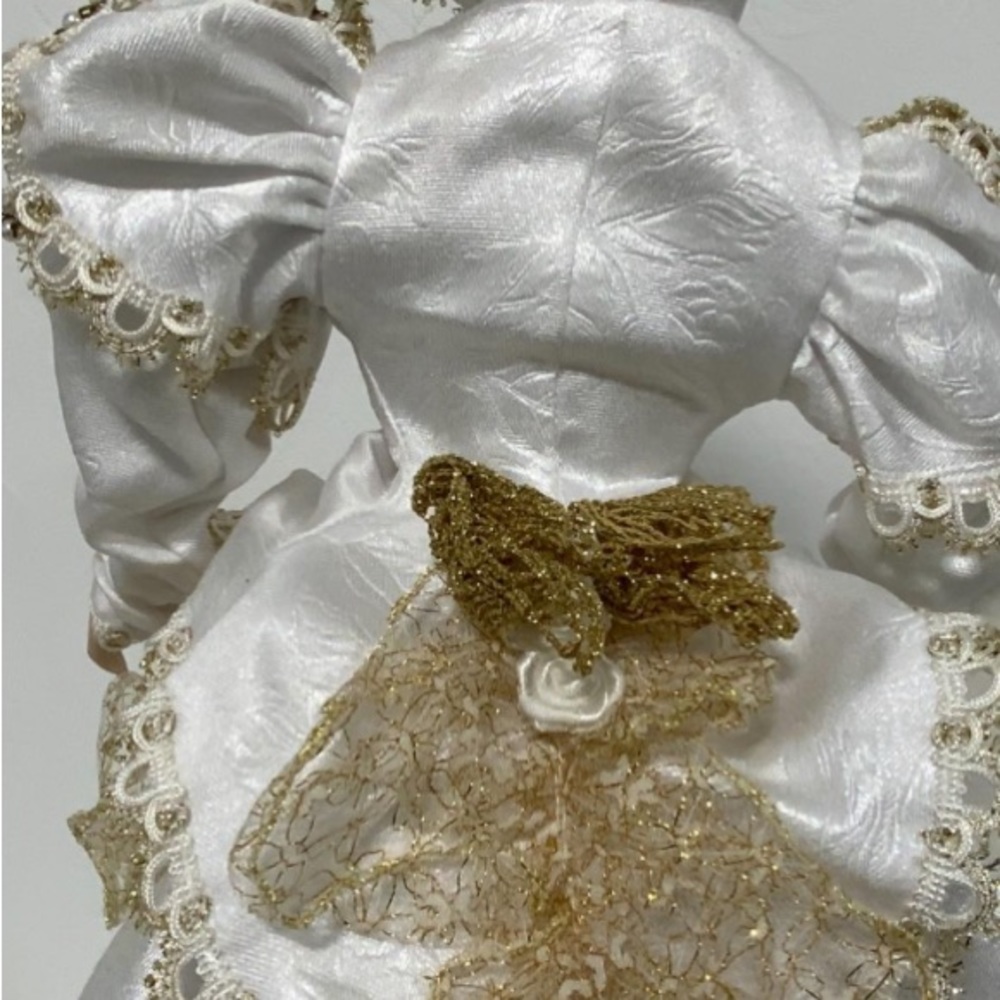 PERFECT CONDITION
- Kristina, The Gibson Girl Christmas Heirloom Doll - Picture 8 of 11